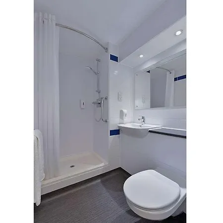 Travelodge York Tadcaster 호텔 빌브러