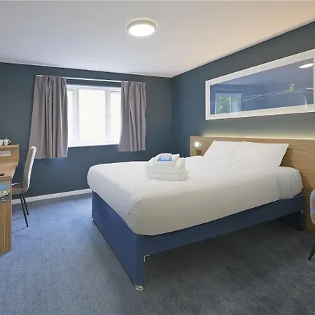 Travelodge York Tadcaster 호텔