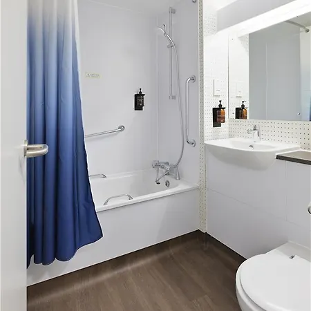 Travelodge York Tadcaster 호텔