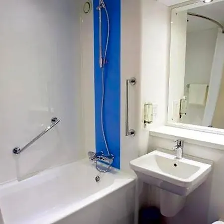 Travelodge York Tadcaster 3*