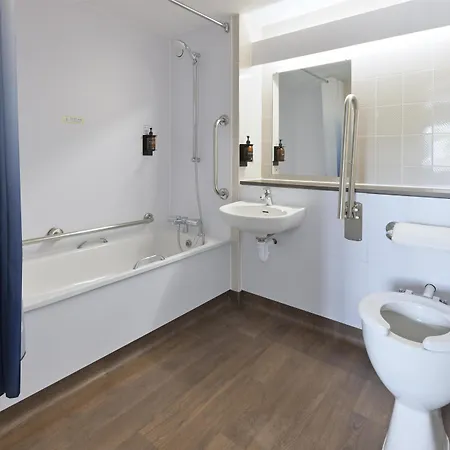 Travelodge York Tadcaster 호텔 3*