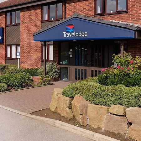 Travelodge York Tadcaster 호텔 빌브러