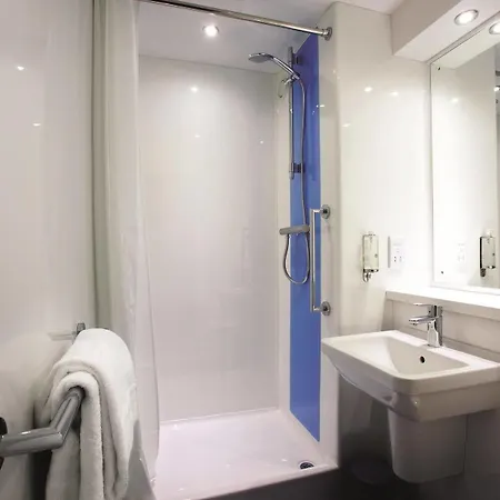 Travelodge York Tadcaster 호텔 빌브러