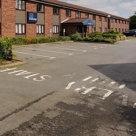 Travelodge York Tadcaster 호텔 빌브러