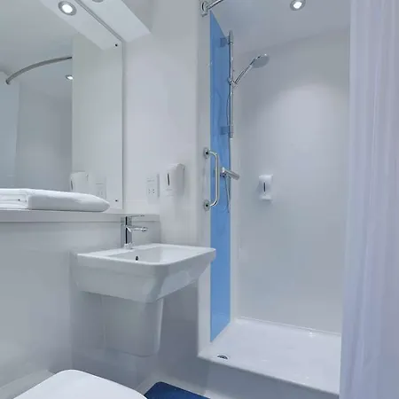 Travelodge York Tadcaster 호텔