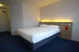 Travelodge York Tadcaster Отель