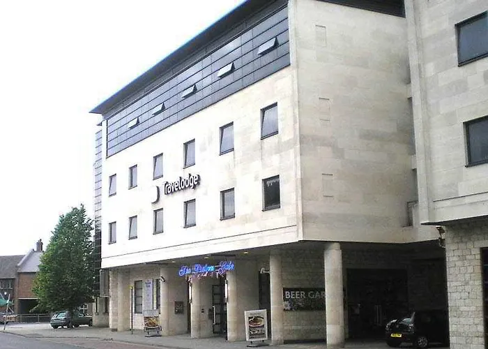 Travelodge York Tadcaster 3*