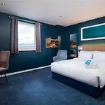 Travelodge York Tadcaster 호텔
