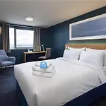 Travelodge York Tadcaster 호텔