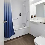 Travelodge York Tadcaster 호텔