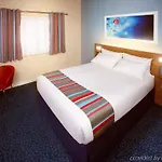 Travelodge York Tadcaster 호텔