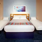 Travelodge York Tadcaster 호텔 빌브러