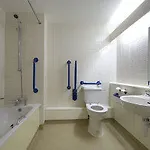 호텔 Travelodge York Tadcaster 3*