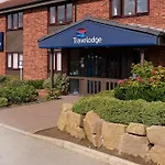 Travelodge York Tadcaster 호텔 빌브러