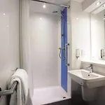 Travelodge York Tadcaster 호텔 빌브러