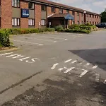 Travelodge York Tadcaster 호텔 빌브러