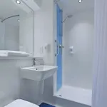 Travelodge York Tadcaster 호텔