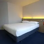 Travelodge York Tadcaster 호텔