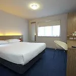 Travelodge York Tadcaster 호텔 3*