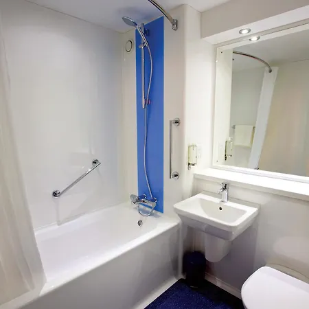 Travelodge York Tadcaster Отель 3*